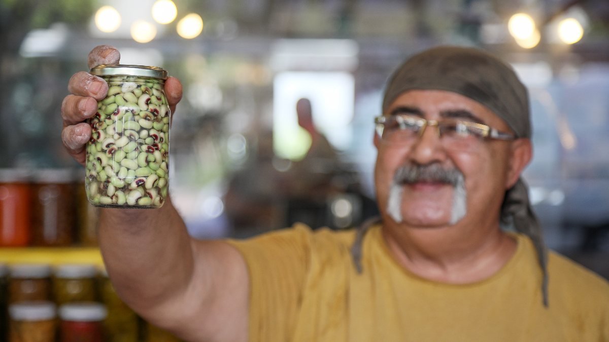 Antalyalı restoran işletmecisi: Turşu sirkeyle yapılır