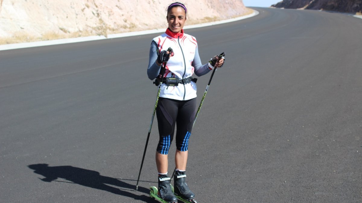 Ağrı'da tekerlekli kayakları ile Türkiye'yi yurt dışında temsil etmeye hazırlanıyor