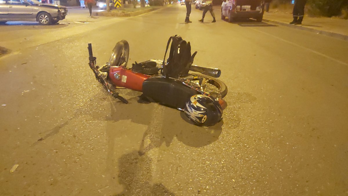 Antalya'da otomobille çarpışan 20 yaşındaki motosikletli öldü