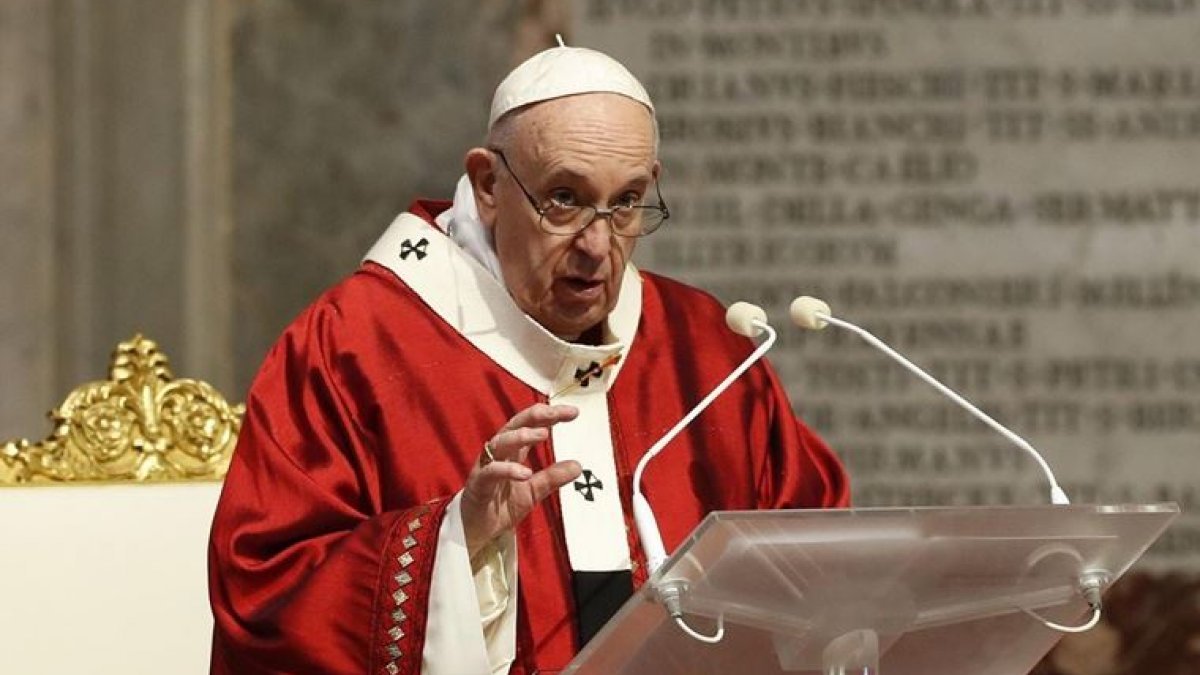 Papa Francis: Eşcinseller de aile kurma hakkına sahiptir