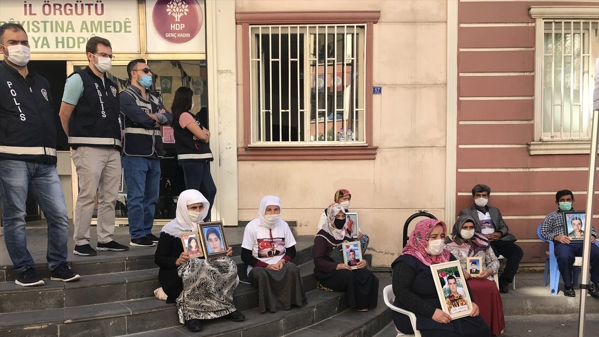 Diyarbakır HDP il binasına polis baskını