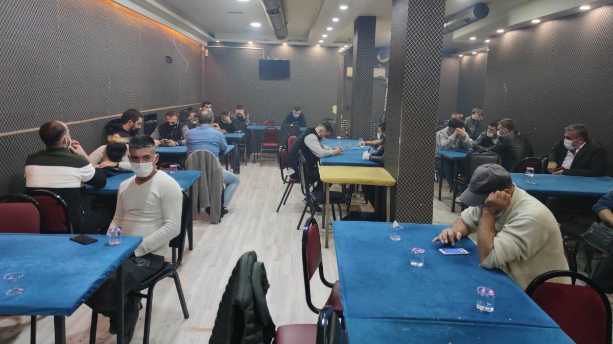 Eskişehir’de kumar oynarken yakalanan 33 kişiye para cezası