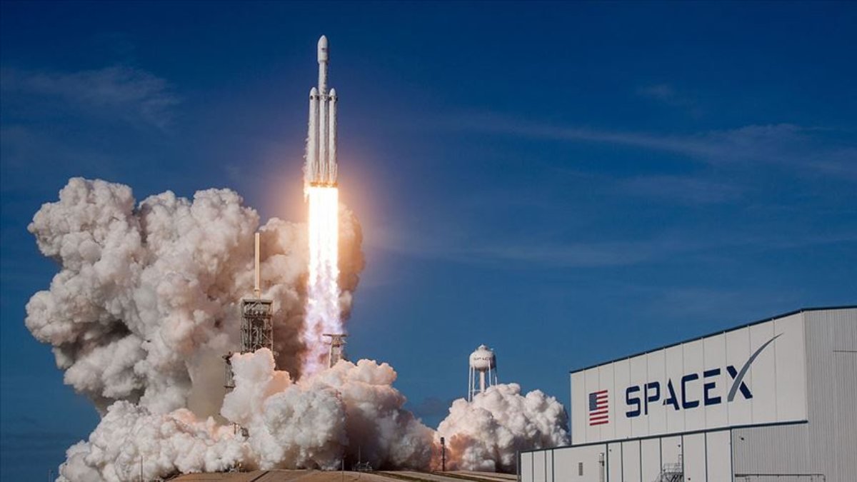 SpaceX, kamera sorunu nedeniyle Starlink uydu fırlatma görevini iptal etti