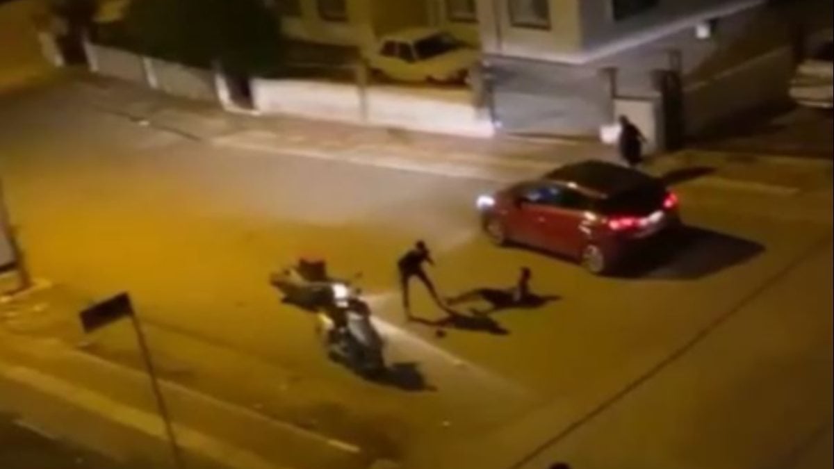 Antalya'da kavgada koşarken, park halindeki motosiklete çarptı