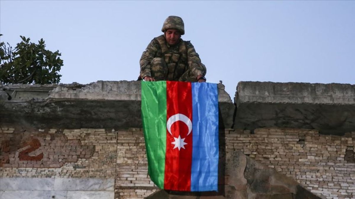 Azerbaycan'da şehit asker ve sivillerin kredi borçlarının silinmesi kararlaştırıldı