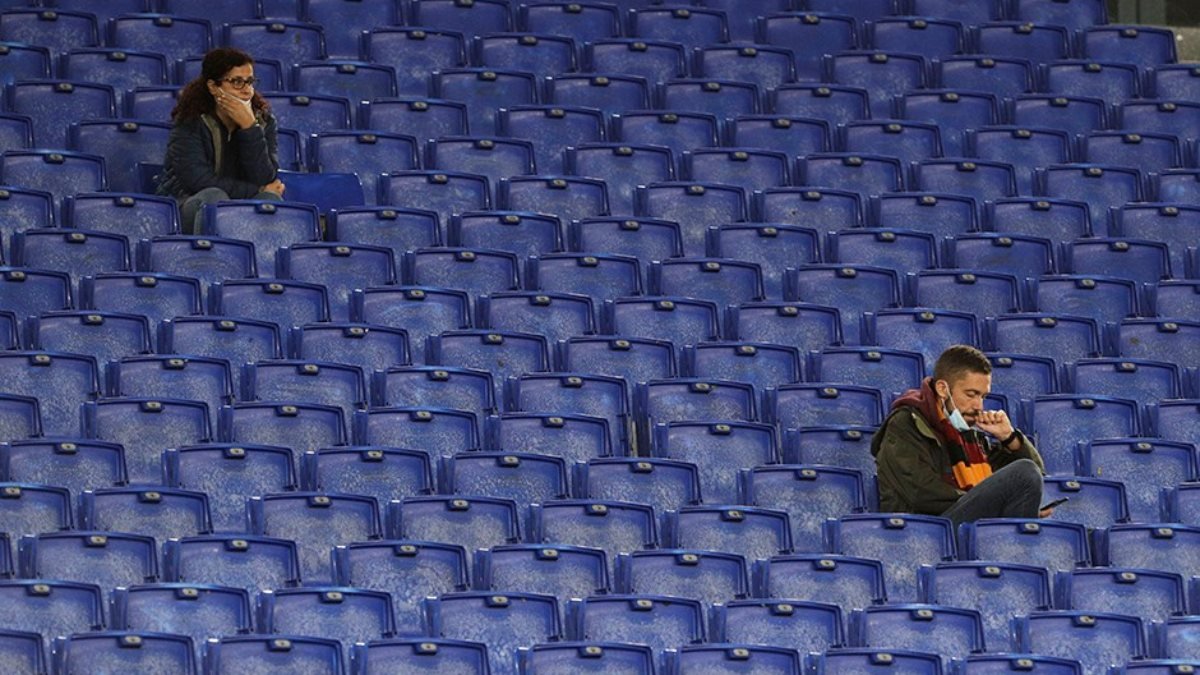 İtalya'da stadyumlar yeniden kapanıyor