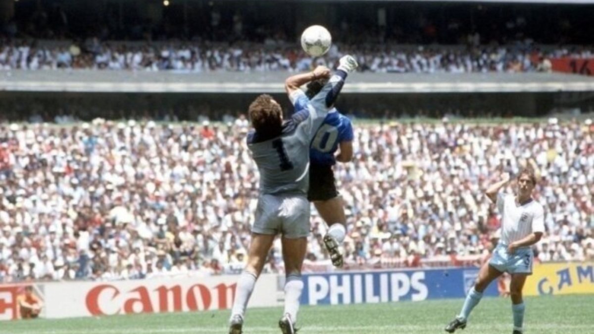 Maradona: İngiltere'ye bir de sağ elimle gol atmak isterdim