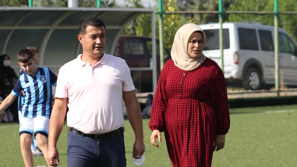 Osmaniye'de bir kadın, oğlu için futbol kulübü kurdu