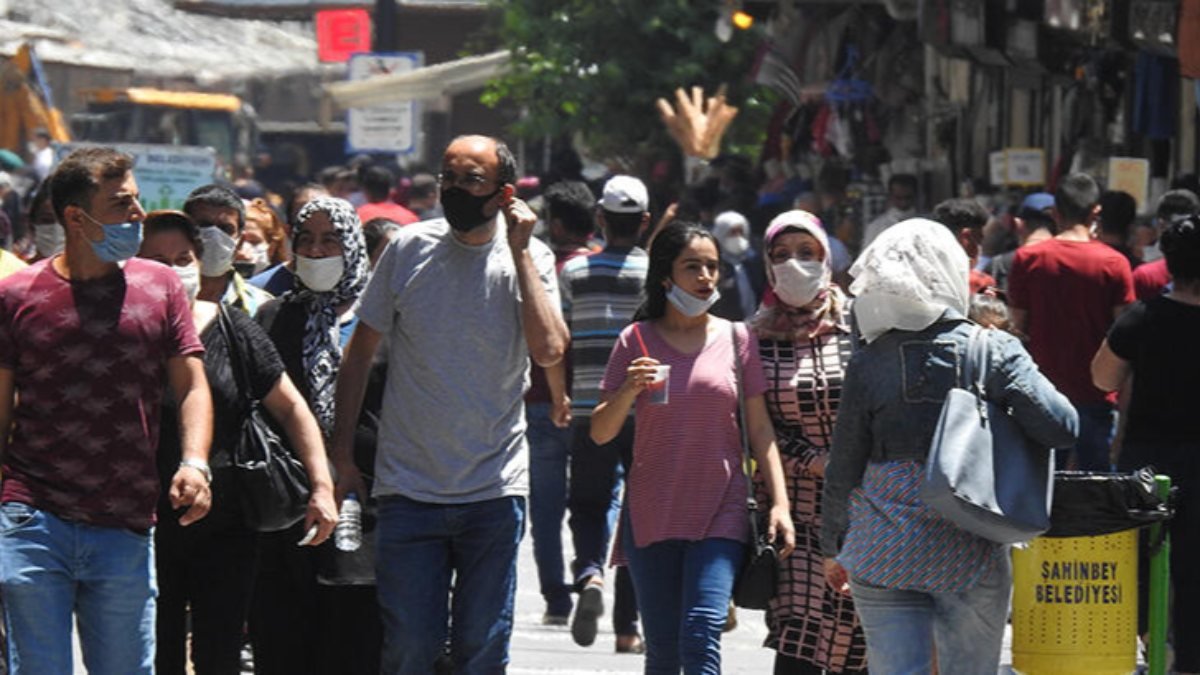 Gaziantep'te koronavirüs tedbirlerine uymayan 1053 kişiye ceza