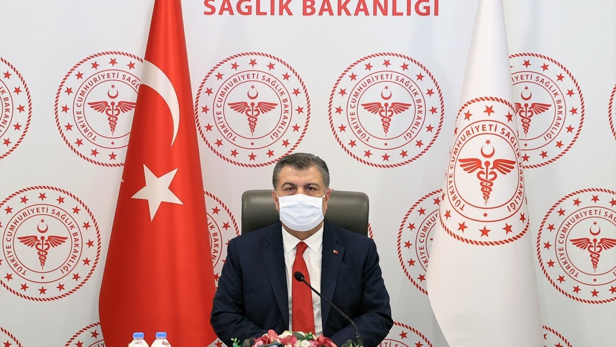 Fahrettin Koca: Testi pozitif çıkan her 10 kişiden 4'ü İstanbul'da
