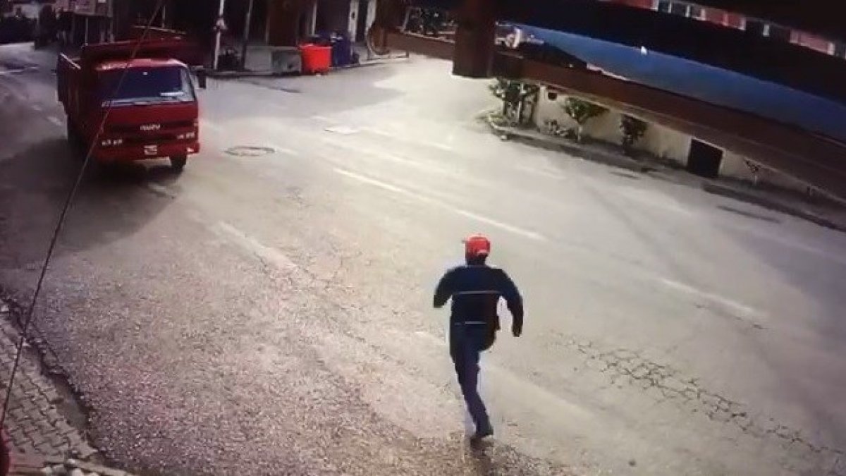 Bursa'da freni boşalan kamyonunu koşarak durdurmaya çalıştı