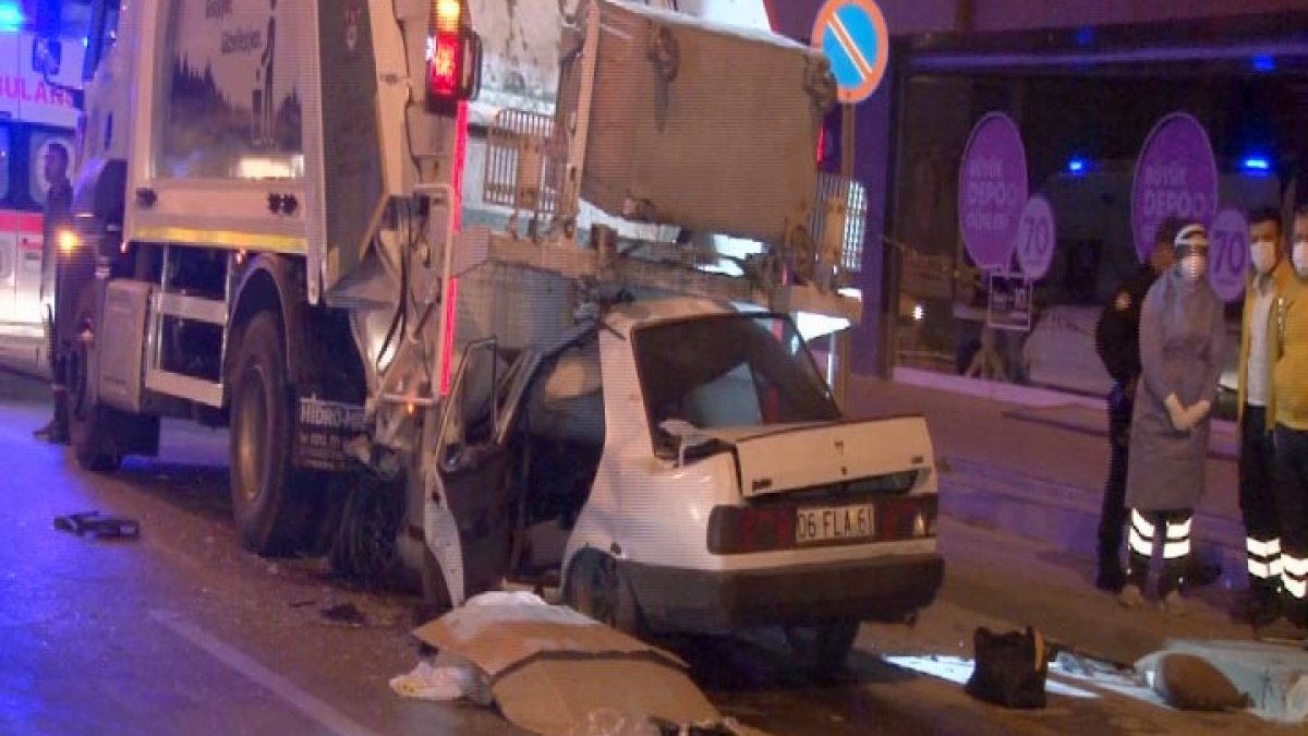 Ankara'da otomobil, çöp kamyonuna ok gibi saplandı: 1 ölü