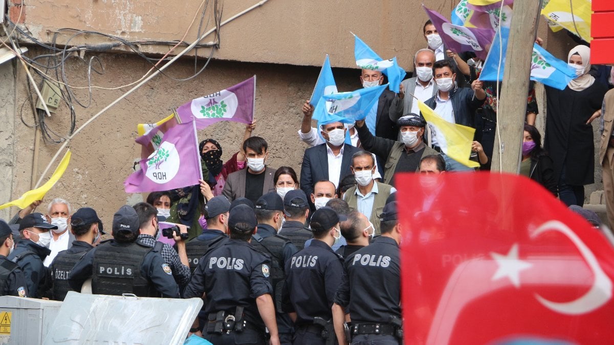Şırnak'ta HDP'li vekil, PKK'ya karşı eylem yapan annelere karşı durdu