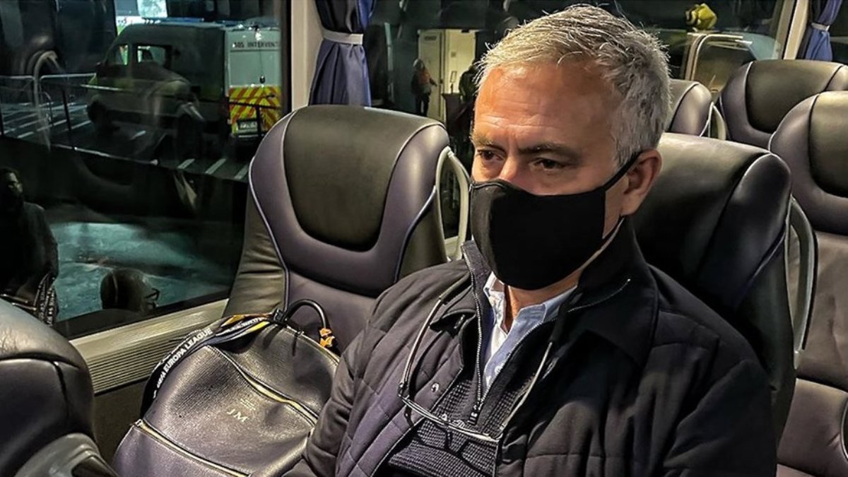 Yenilgi sonrası Mourinho oyuncularına otobüsten seslendi