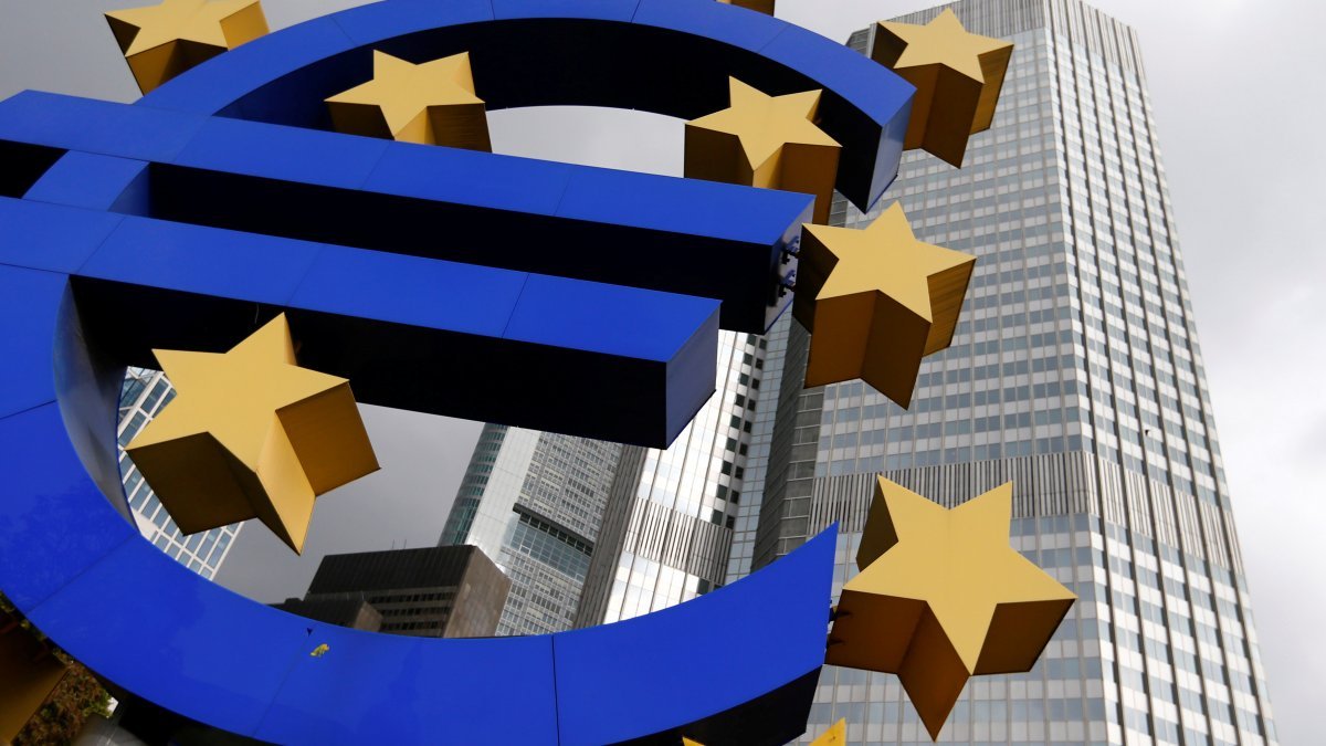 ECB aralık ayında yeni adımlar atmayı taahhüt etti