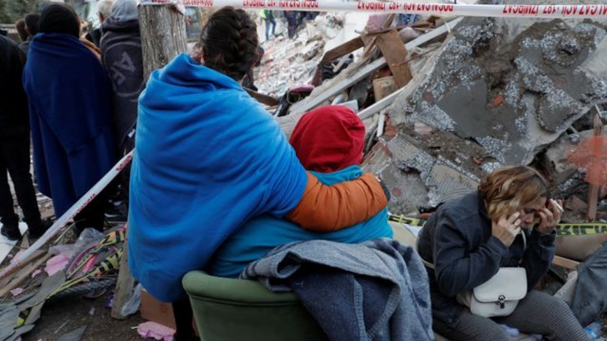 İzmir'de depremzedelerin konaklayabilecekleri oteller ve alanlar