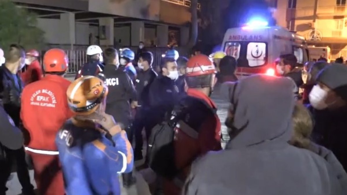 İzmir'de yaşlı kadın 14 saat sonra sağ çıkarıldı