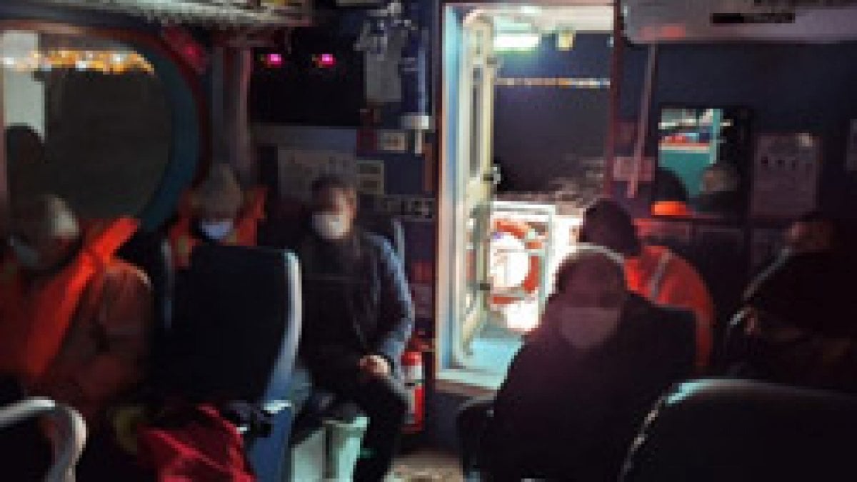 Büyükçekmece açıklarında batan teknedeki 8 kişi kurtarıldı