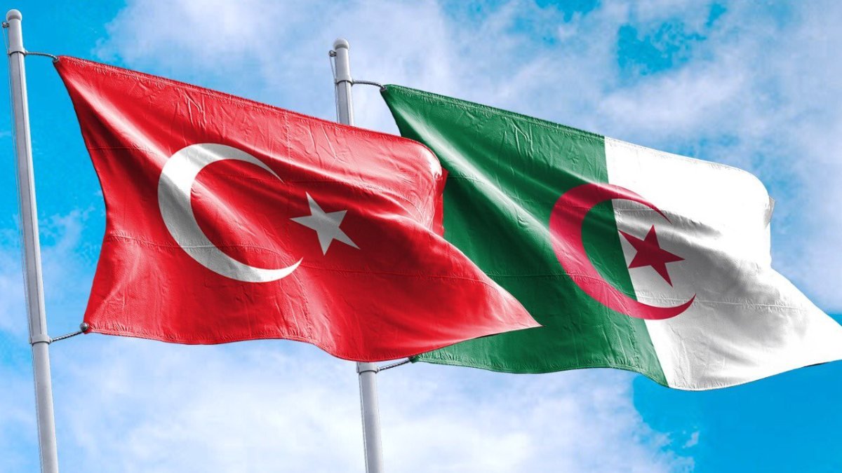 Dışişleri Bakanı Mevlüt Çavuşoğlu, Cezayir Milli Günü'nü kutladı