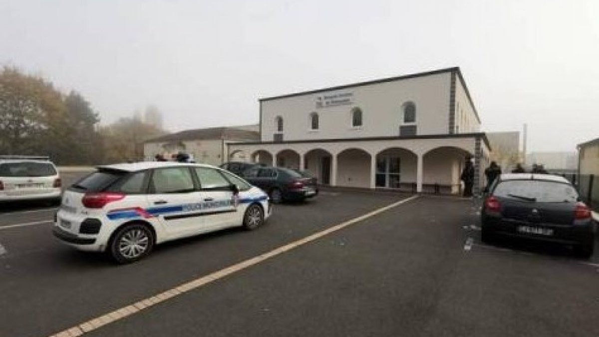 Fransa’da camilere saldırılar