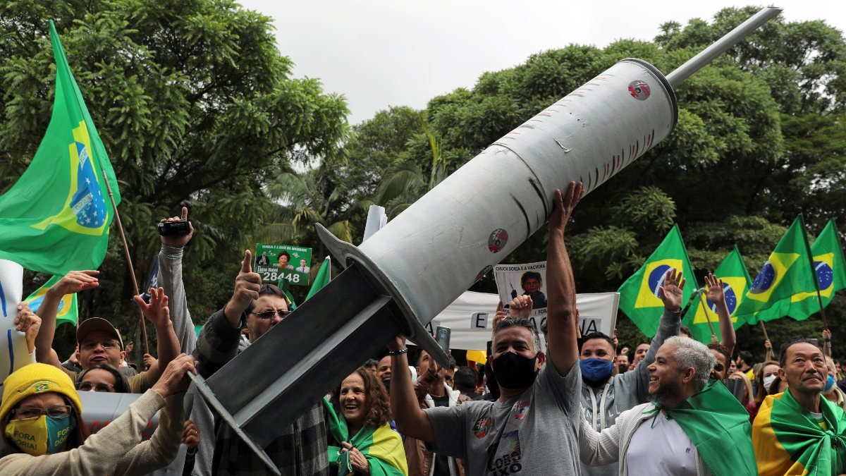 Brezilya'da aşı karşıtlarından protesto