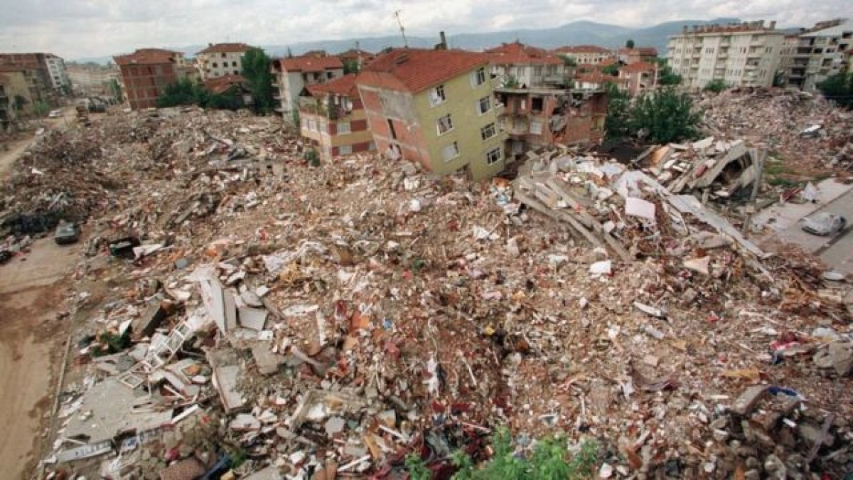 17 Ağustos 1999 depremi kaç şiddetindeydi? 17 Ağustos depreminde kaç kişi öldü?