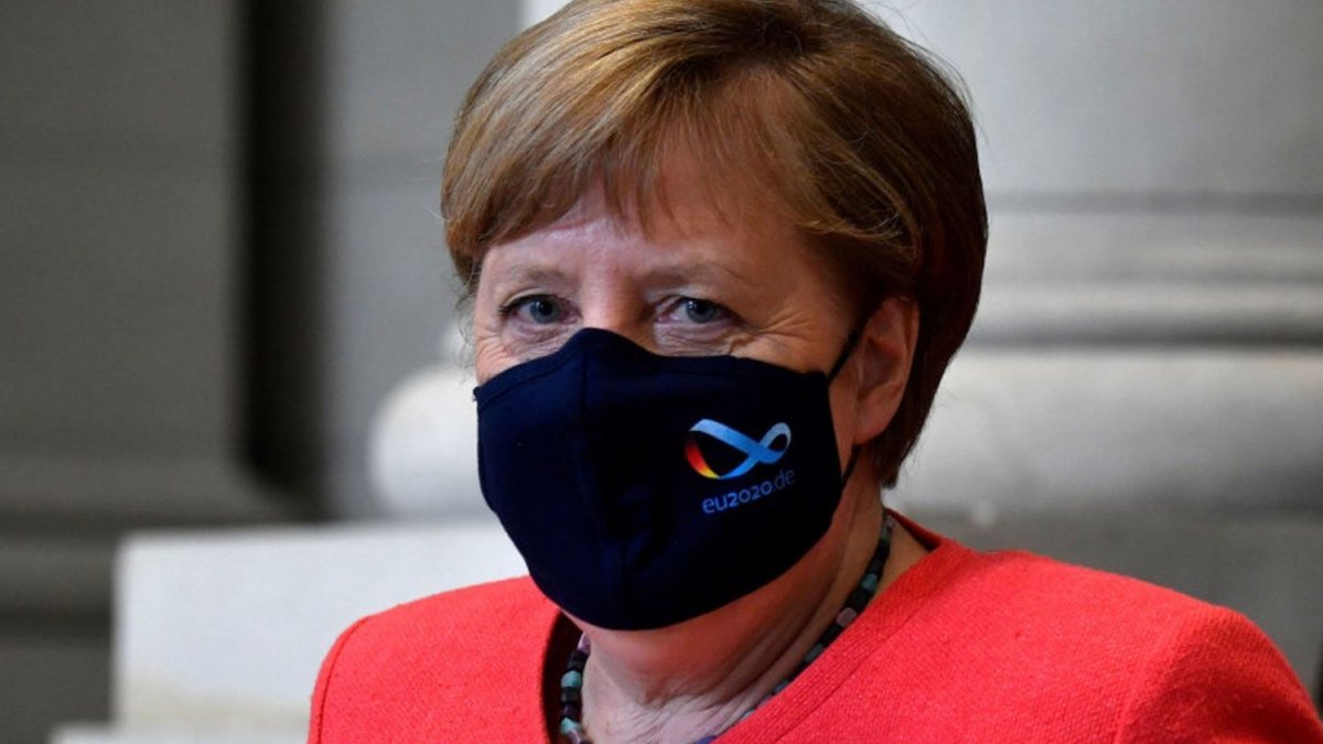 Angela Merkel: Salgınla 4 ayda daha birlikte yaşayacağız