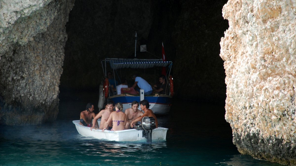 Antalya'da Aşıklar Mağarası turistlerin yeni gözdesi