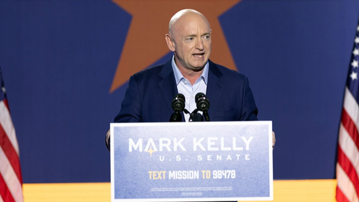 Emekli NASA astronotu Mark Kelly, Senato'ya girdi