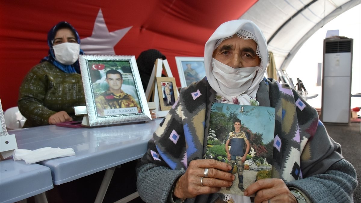 90 yaşındaki anne, Diyarbakır'daki evlat nöbetine katıldı