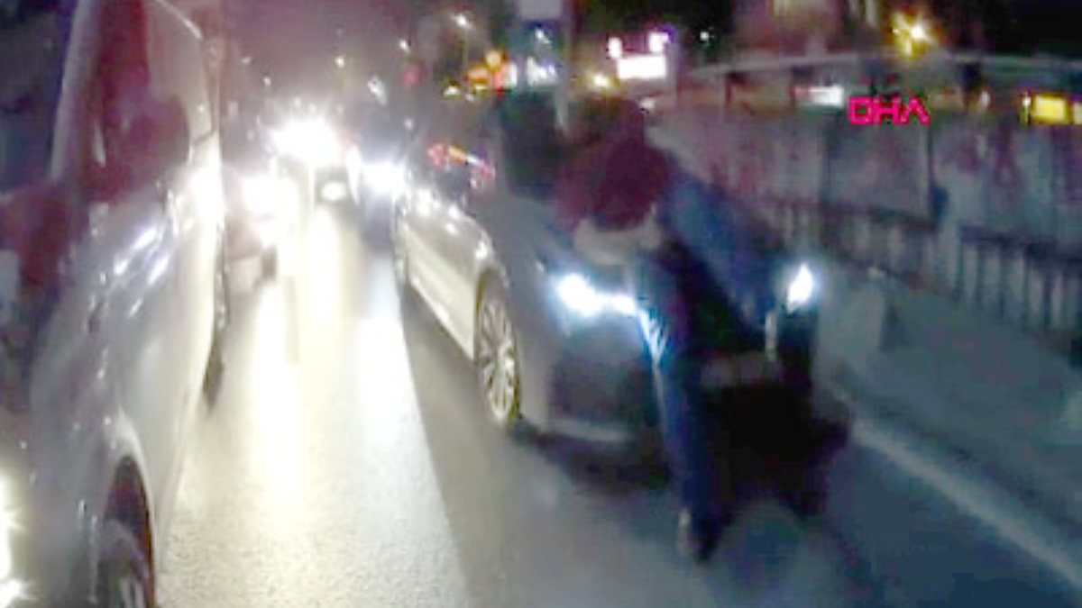 Beyoğlu'nda trafik zorbasına taksiciden dayak