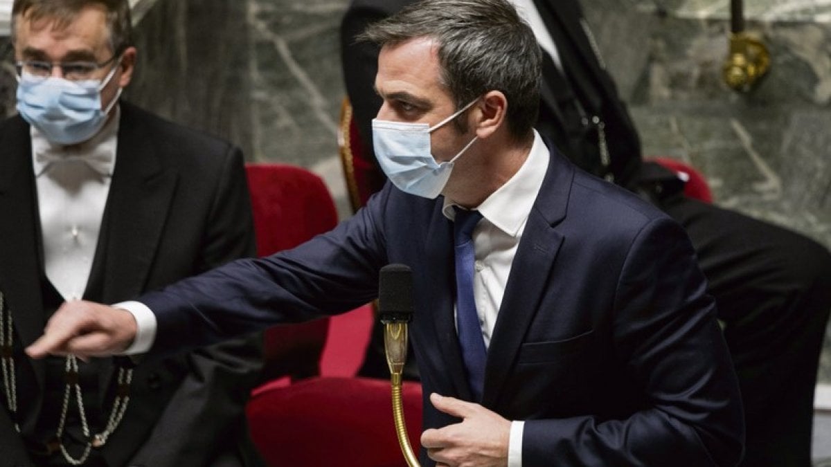Fransa Sağlık Bakanı, mecliste muhalif vekilleri azarladı: Burayı terk edin
