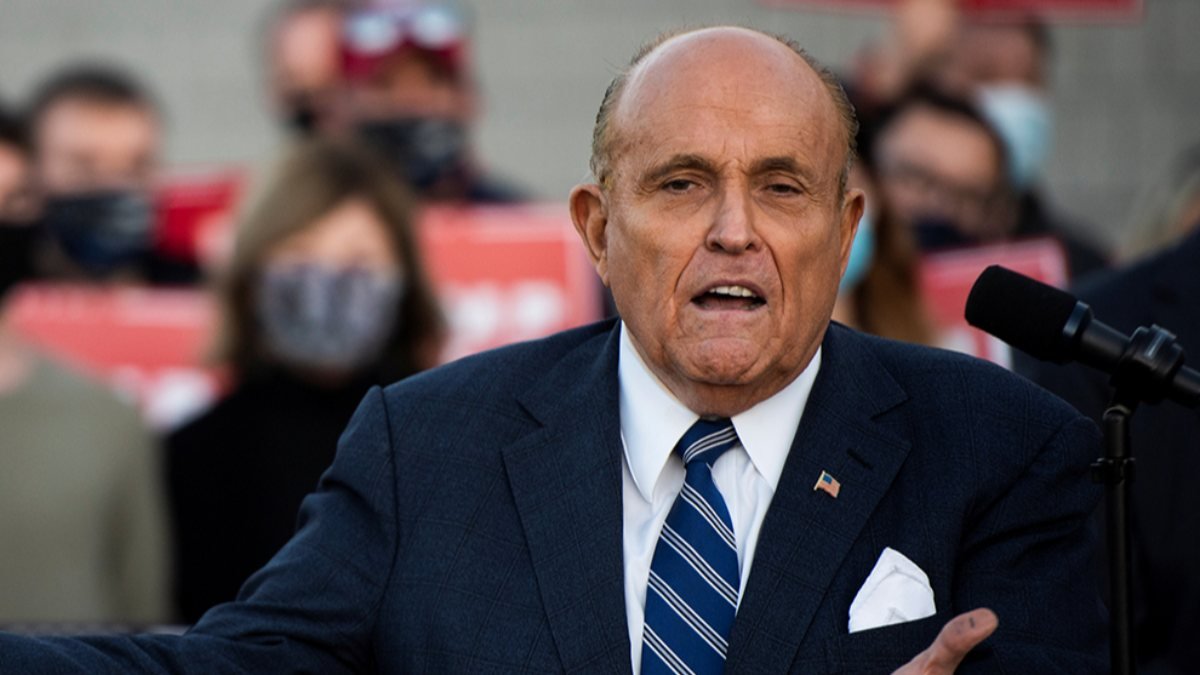 Donald Trump'ın avukatı Rudy Giuliani, posta oylarına tepki gösterdi