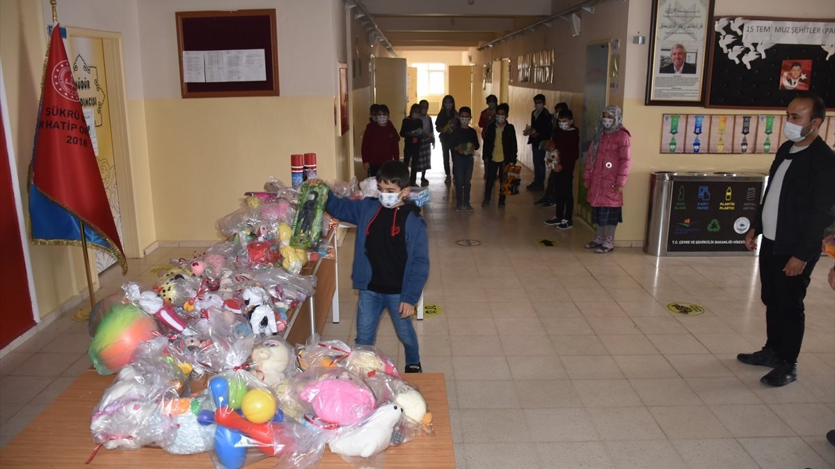 Şırnak'ta, İzmir'deki depremzede çocuklar için oyuncak kampanyası