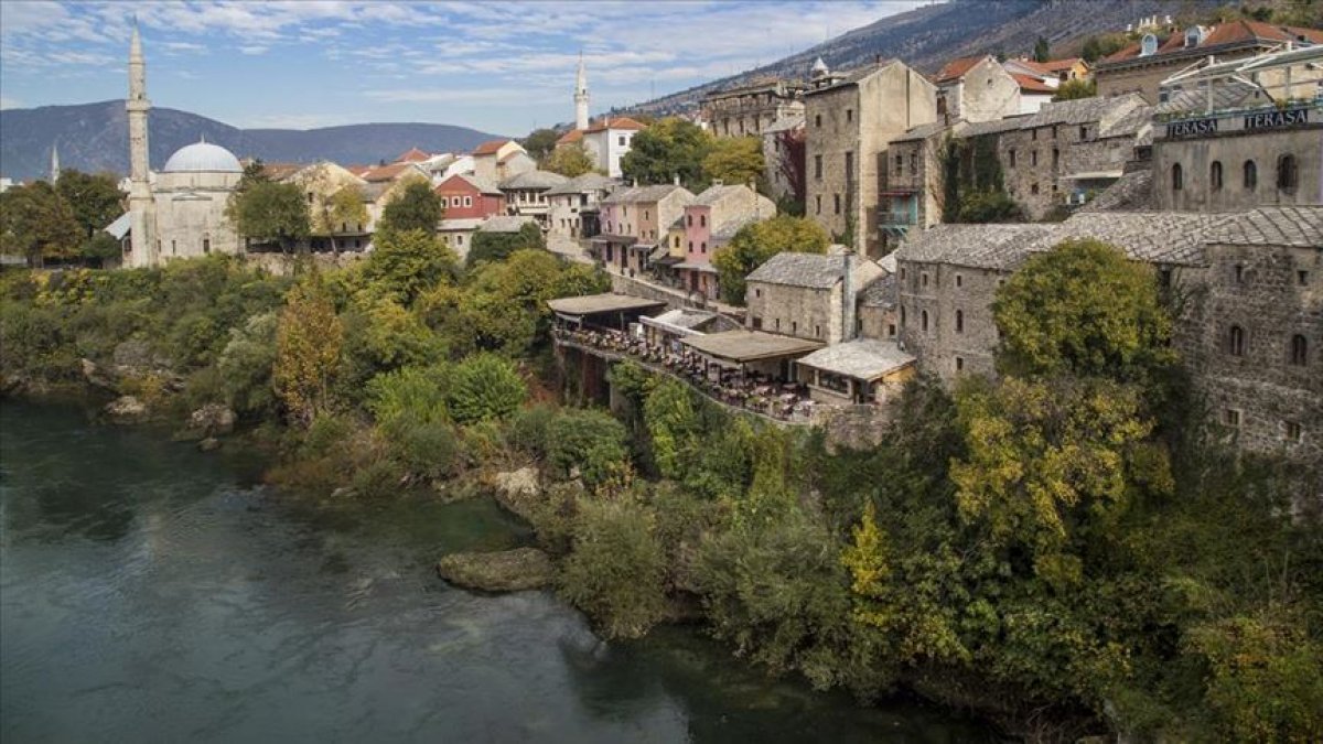 Mostar'ın tarihi çarşısındaki dükkanlar, salgına yenildi