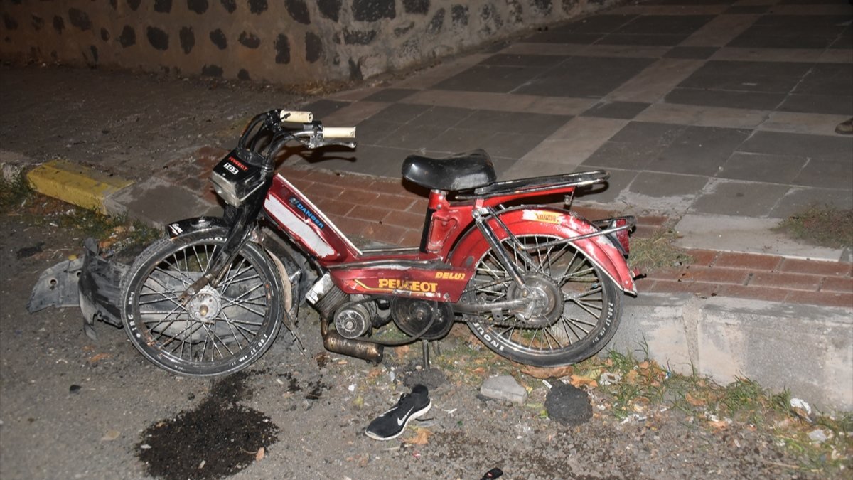 Şanlıurfa'da otomobille çarpışan motosiklet sürücüsü hayatını kaybetti