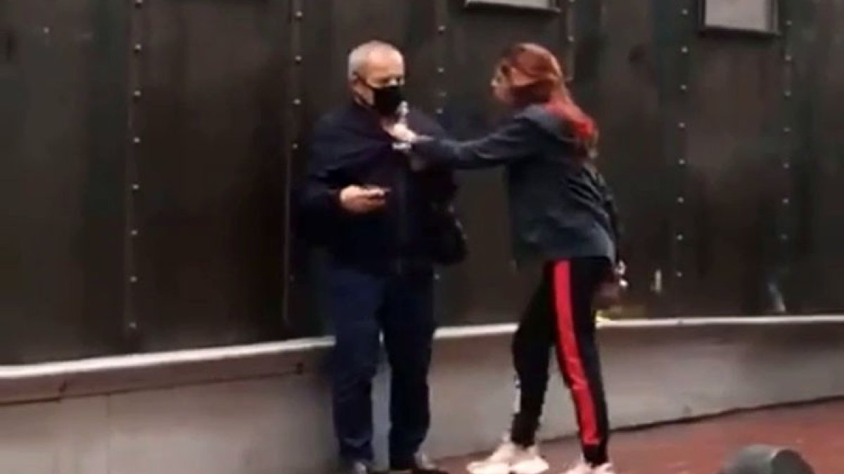 İstanbul'da alkollü genç kız, yaşlı adama saldırdı