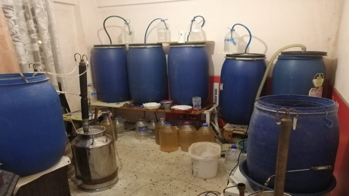 Mersin'de 1700 litre sahte içki ele geçirildi