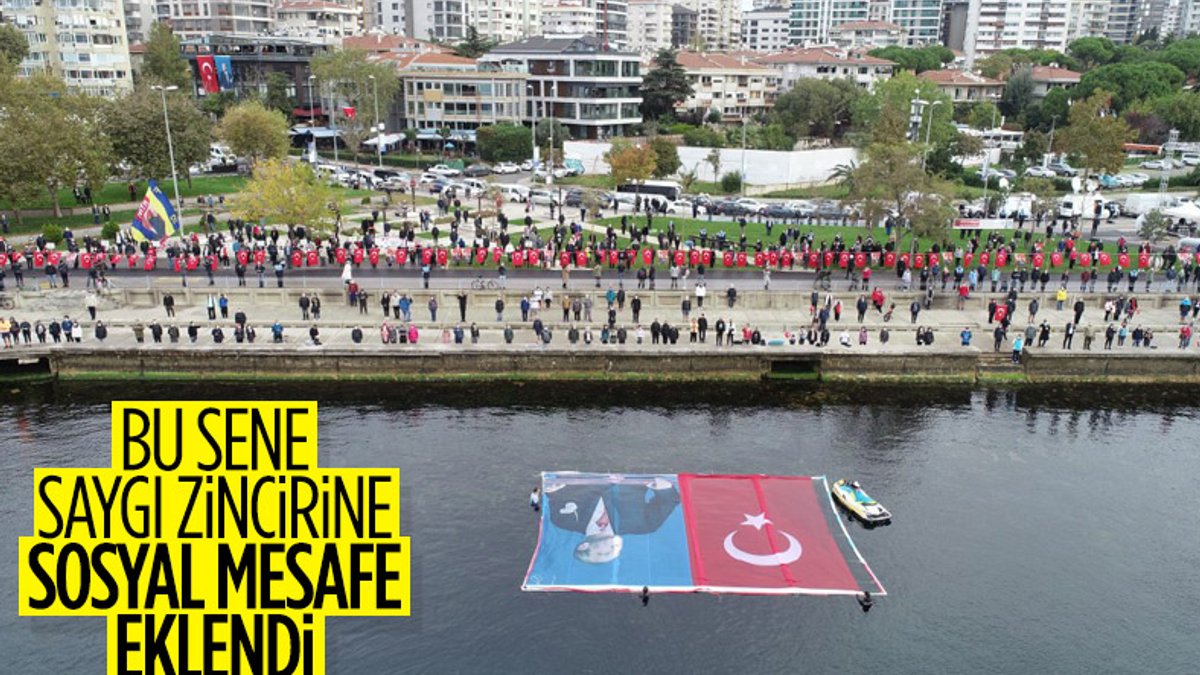 Kadıköy'de 'Ata'ya saygı' zinciri oluşturuldu