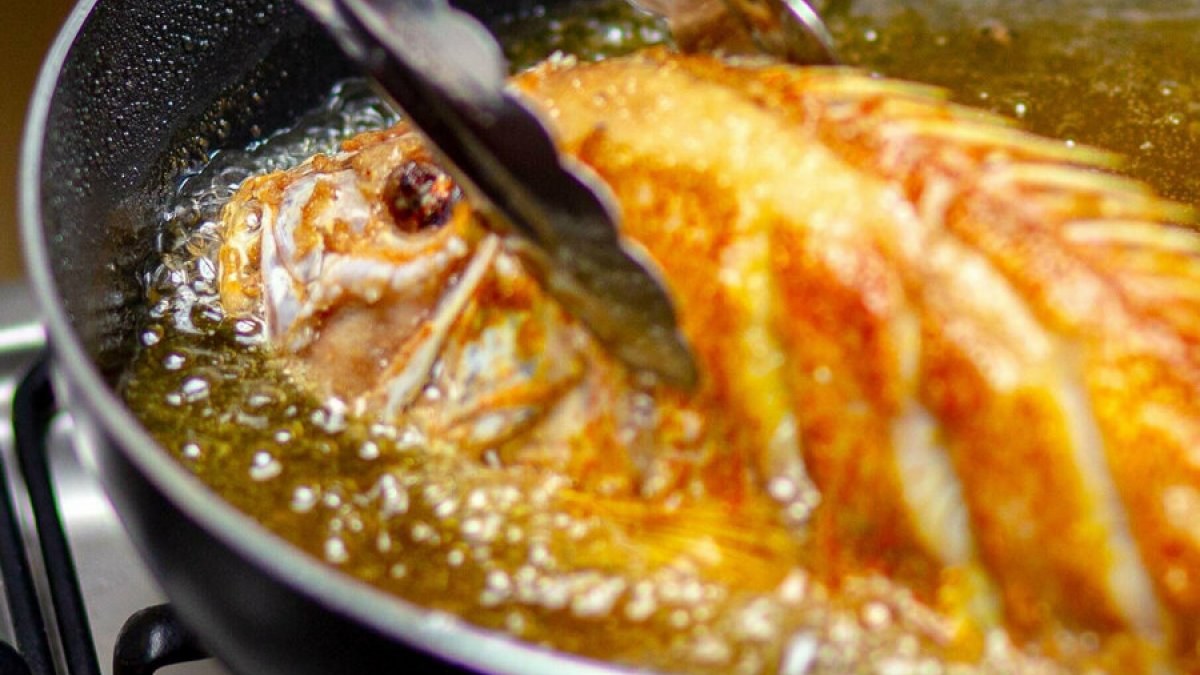 Evdeki balık kokusu nasıl geçer? Mutfağa sinen balık kokusundan kurtulma yöntemleri