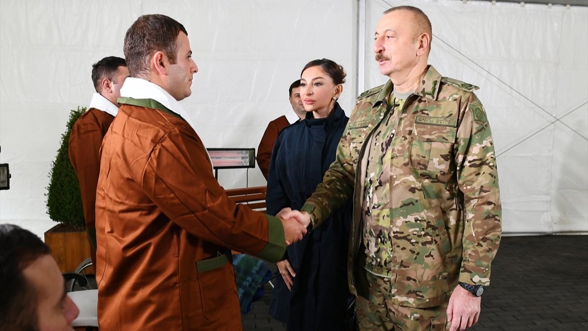 İlham Aliyev, yaralı askerleri ziyaret etti
