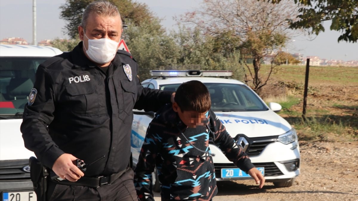 Denizli'de polisin kovaladığı araçtan 2 çocuk çıktı