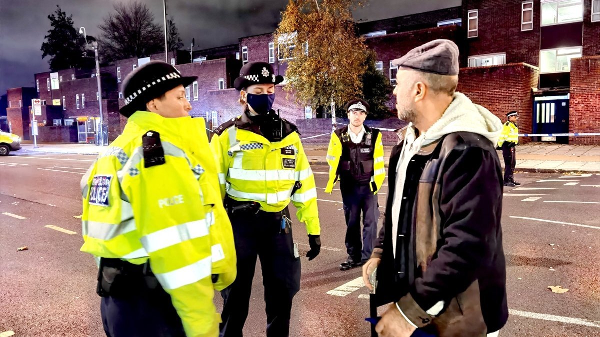 İngiltere’de polis karakoluna çarpan sürücü, gözaltına alındı