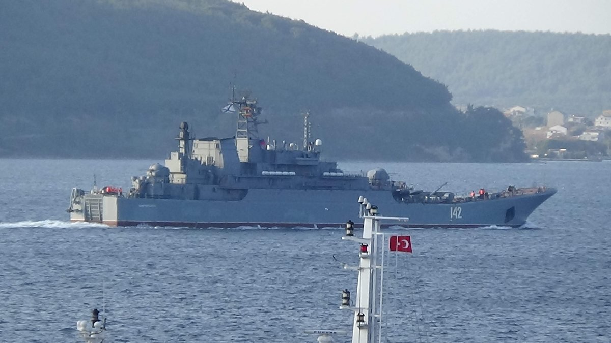Çanakkale Boğazı'ndan Rus savaş gemisi 'Novocherkassk' geçti