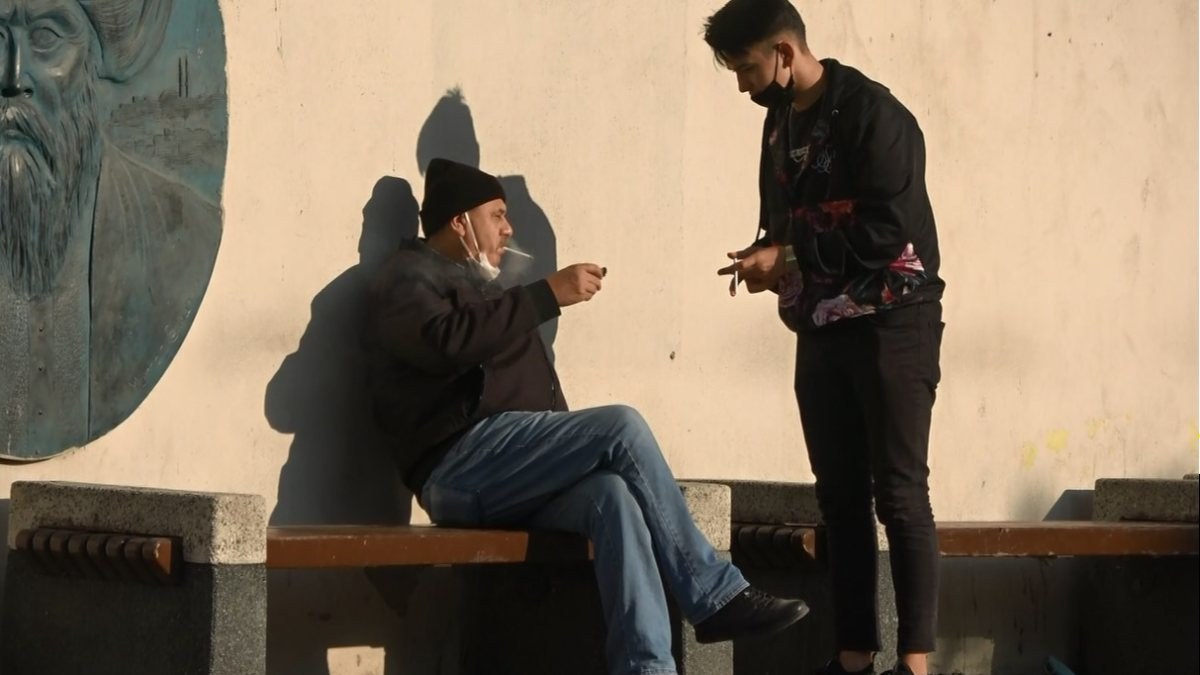 Sultangazi’de sigara içenler kamerada