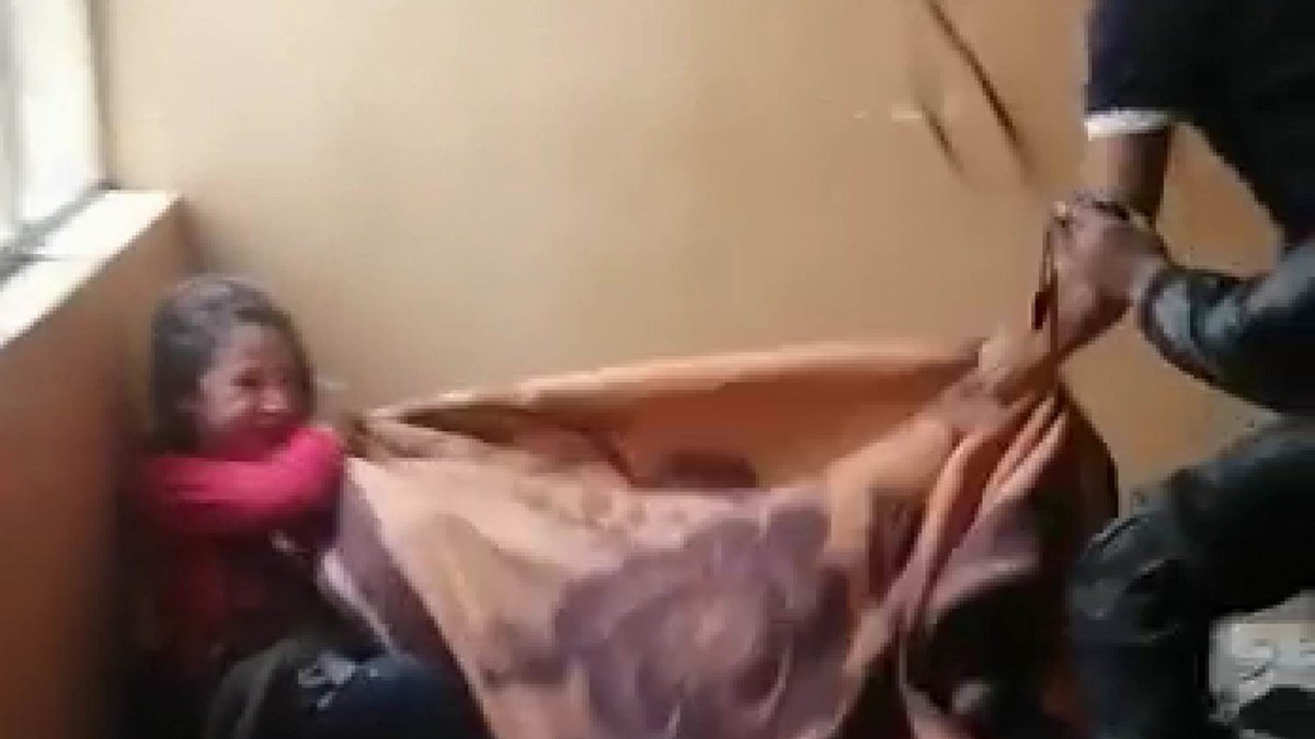 Iraklı baba 13 yaşındaki kızını kemerle dövdü
