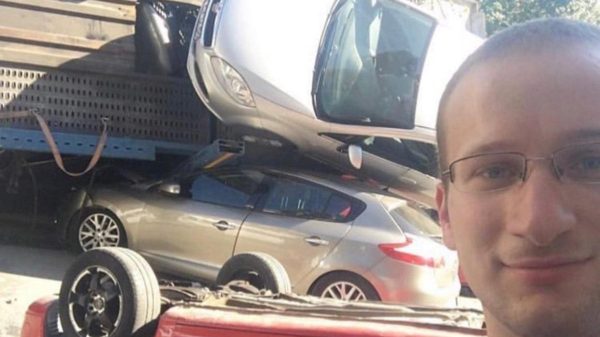 Kaza yapan araçlarla selfie hobisi