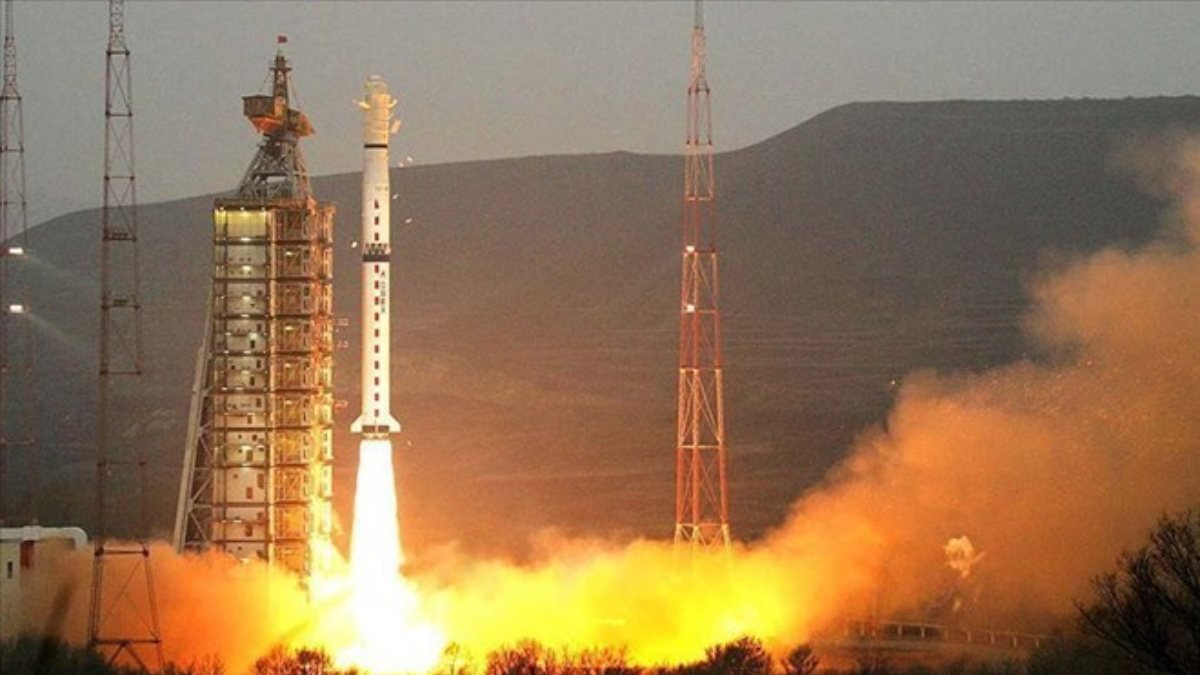 Çin, mobil iletişim uydusu Tiantong-1 02'yi uzaya fırlattı