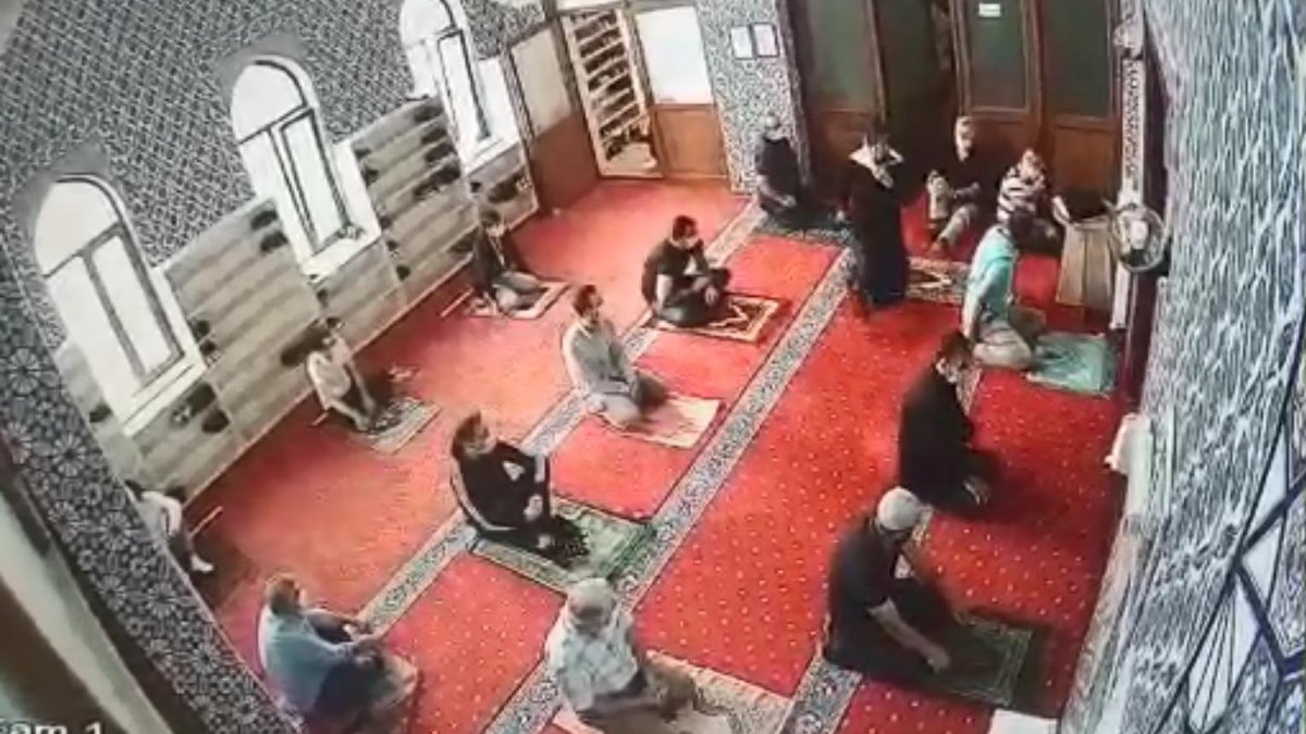 Eskişehir'de camide huzursuzluk çıkaran kadın, cemaati bezdirdi