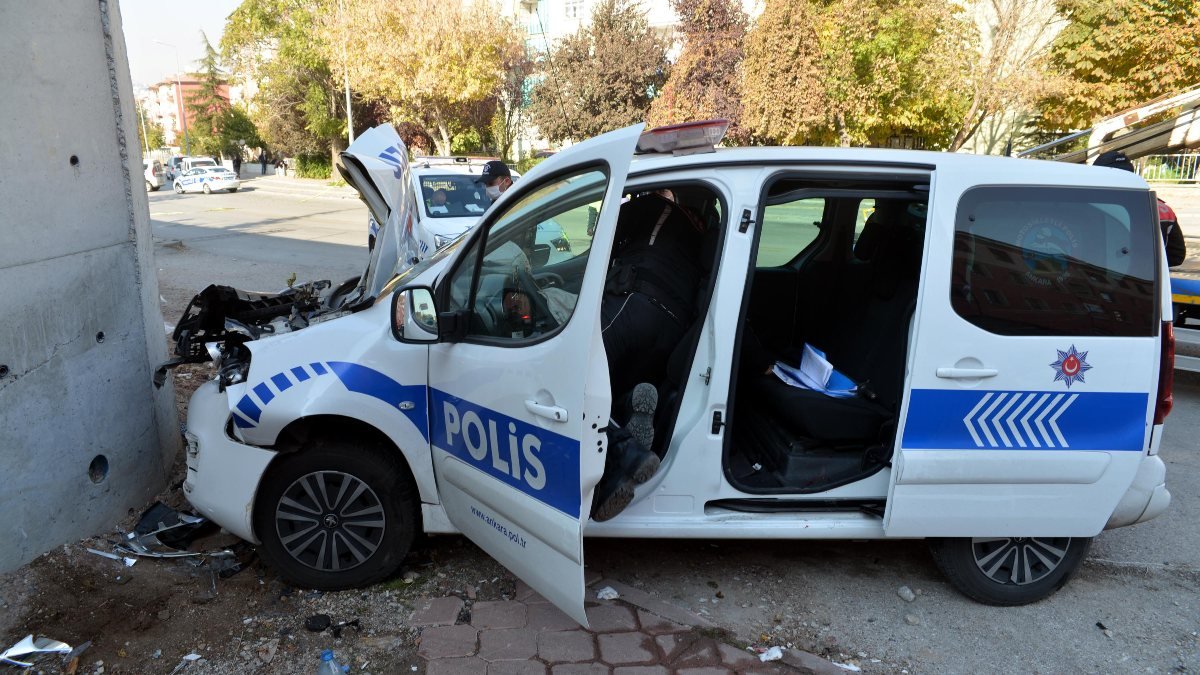 Ankara'da ekip aracı ile otomobil çarpıştı: 3 polis yaralı